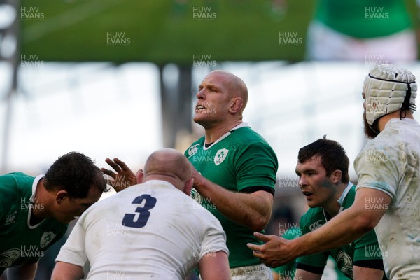 010315 - Ireland v England - RBS 6 Nations - Paul O'Connell and Peter O'Mahony of Ireland ready for a line out