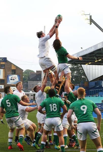 010721 - Ireland U20 v England U20, 2021 Six Nations U20 Championship - Alex Groves of England wins the line out ball