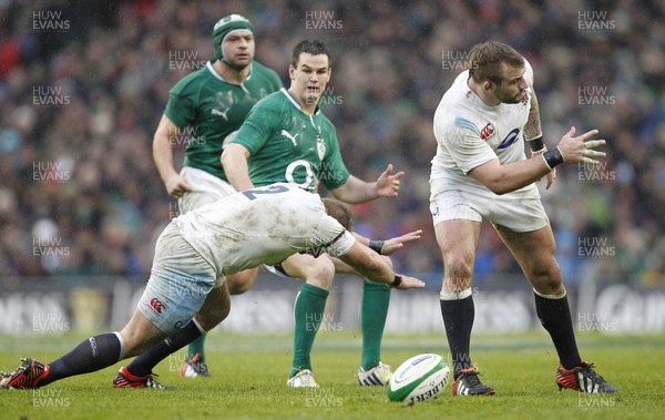 100213 - Ireland v England, 2013 RBS 6 Nations - Jonathan Sexton of Ireland kicks past Eusebio Guinazu and Tom Youngs of England