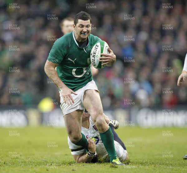 100213 - Ireland v England, 2013 RBS 6 Nations - Rob Kearney of Ireland beats the tackle of England's Ben Youngs