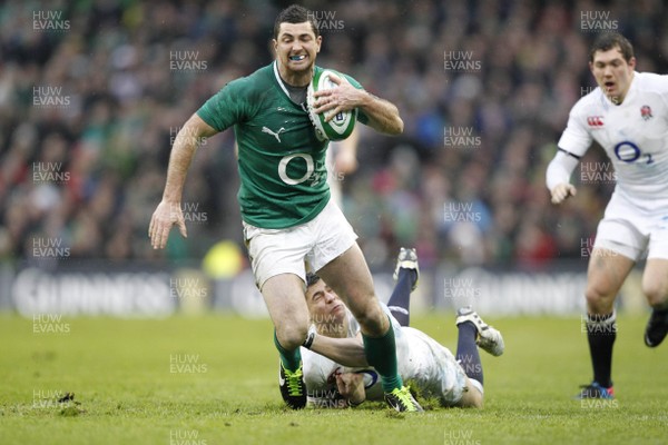 100213 - Ireland v England, 2013 RBS 6 Nations - Rob Kearney of Ireland beats the tackle of England's Ben Youngs