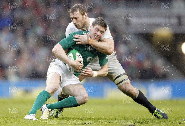 100213 - Ireland v England, 2013 RBS 6 Nations - Ronan O'Gara of Ireland tackled by Chris Robshaw of England 