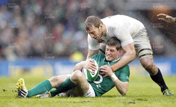 100213 - Ireland v England, 2013 RBS 6 Nations - Ronan O'Gara of Ireland tackled by Chris Robshaw of England 