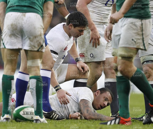 100213 - Ireland v England, 2013 RBS 6 Nations - Concern is shown for the injured Courtney Lawes of England 