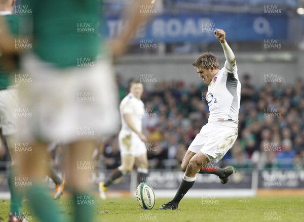 19.03.11 -  Ireland v England - RBS Six Nations 2011 - Toby Flood kicks the first points for England.  