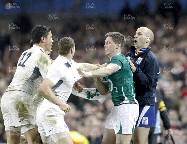 19.03.11 -  Ireland v England - RBS Six Nations 2011 - Ronan O'Gara and Chris Ashton exchange pleasantries as Danny Care and Shontayne Hape try to seperate them.  