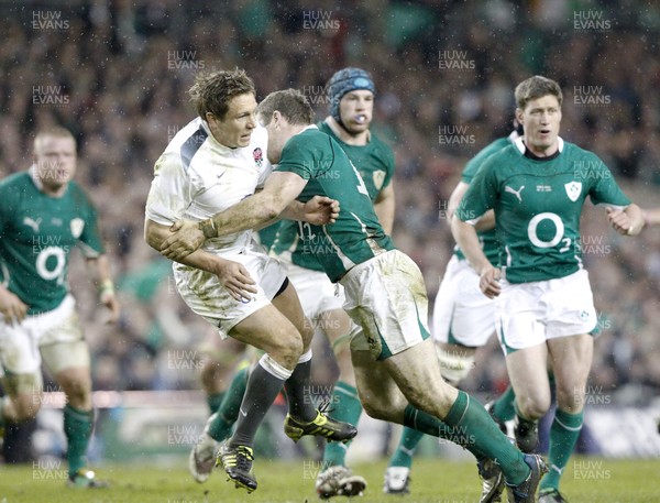 19.03.11 -  Ireland v England - RBS Six Nations 2011 - England's Jonny Wilksinson tackled by Ireland's Gordon D'Arcy.  