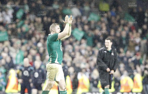 19.03.11 -  Ireland v England - RBS Six Nations 2011 - Ireland's Jamie Heaslip applauds the Irish crowd.  