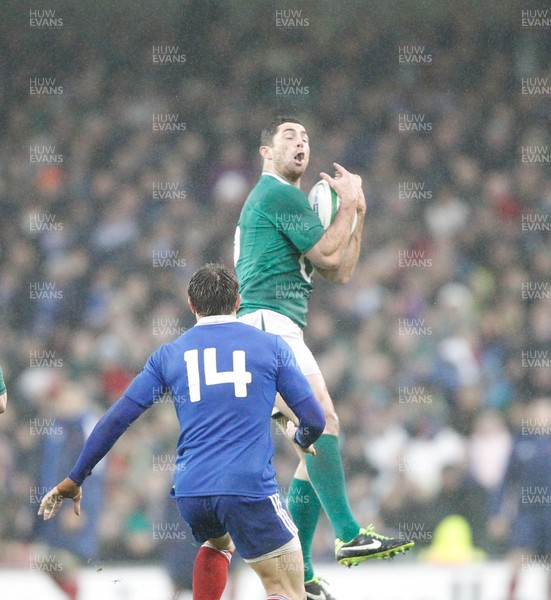 090313 Ireland v France - RBS Six Nations - Rob Kearny of Ireland fields the ball from Vincent Clerc of France 