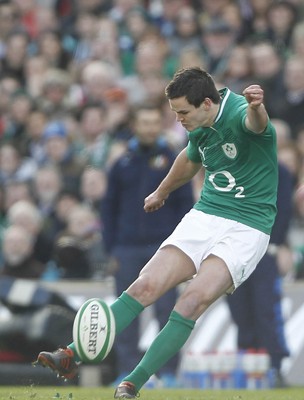 250212 Ireland v Italy - RBS Six Nations - Jonathan Sexton kicks the first penalty for Ireland