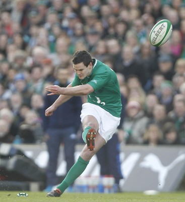 250212 Ireland v Italy - RBS Six Nations - Jonathan Sexton kicks the first penalty for Ireland