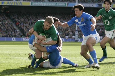 250212 Ireland v Italy - RBS Six Nations - Keith Earls scores the first try for Ireland