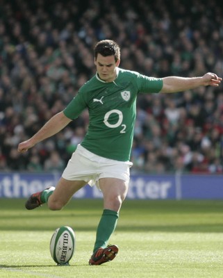 250212 Ireland v Italy - RBS Six Nations - Joathan Sexton converts the first Irish try