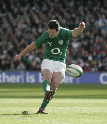 250212 Ireland v Italy - RBS Six Nations - Joathan Sexton converts the first Irish try