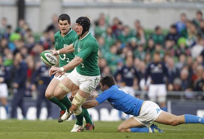 250212 Ireland v Italy - RBS Six Nations - Stephen Ferris of Ireland beats the tackle of Tommaso Benvenuti of Italy