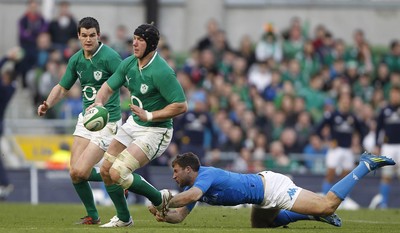 250212 Ireland v Italy - RBS Six Nations - Stephen Ferris of Ireland beats the tackle of Tommaso Benvenuti of Italy