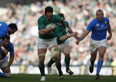 250212 Ireland v Italy - RBS Six Nations - Stephen Ferris of Ireland makes a break