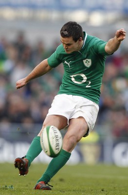 250212 Ireland v Italy - RBS Six Nations - Jonathan Sexton converts the third Irish try