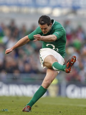 250212 Ireland v Italy - RBS Six Nations - Jonathan Sexton converts the third Irish try