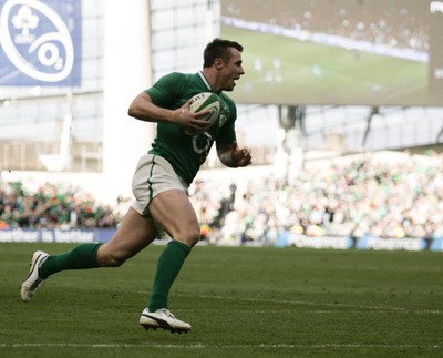 250212 Ireland v Italy - RBS Six Nations - Tommy Bowe crosses to score his second Irish try