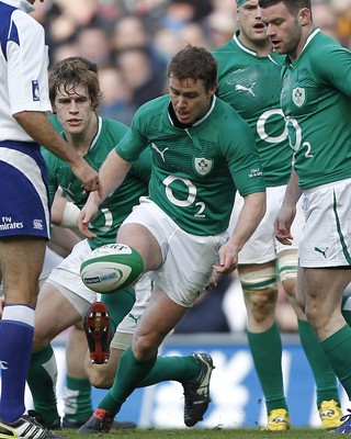 250212 Ireland v Italy - RBS Six Nations - Eoin Reddan of Ireland takes a quick tap penalty