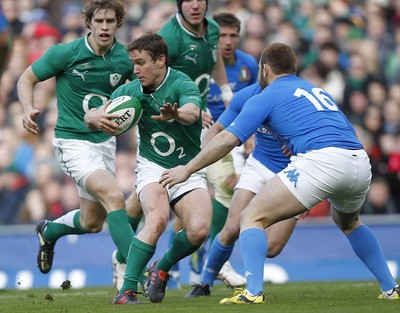 250212 Ireland v Italy - RBS Six Nations - Eoin Reddan of Ireland is stoped by Tommaso D'Apice of Italy