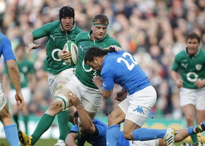 250212 Ireland v Italy - RBS Six Nations - Jamie Heaslip of Ireland takes on Gonzalo Canale of Italy