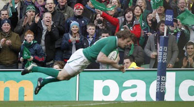 250212 Ireland v Italy - RBS Six Nations - Andrew Trimble goes over to score the fifth try for Ireland