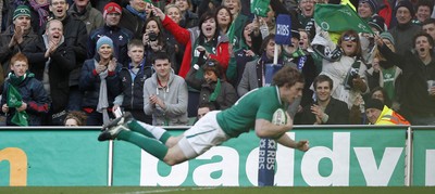 250212 Ireland v Italy - RBS Six Nations - Andrew Trimble goes over to score the fifth try for Ireland