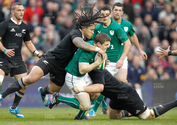 241113 - Guinness Series - Ireland v New Zealand  Brian O'Driscoll of Ireland tackled by  Ma'a Nonu and Brodie Retallick of New Zealand (c) Huw Evans Agency