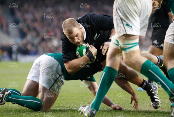 241113 - Guinness Series - Ireland v New Zealand  Ben Franks goes over to score for New Zealand (c) Huw Evans Agency