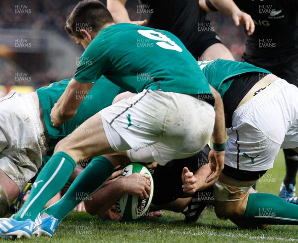 241113 - Guinness Series - Ireland v New Zealand  Ben Franks goes over to score for New Zealand (c) Huw Evans Agency