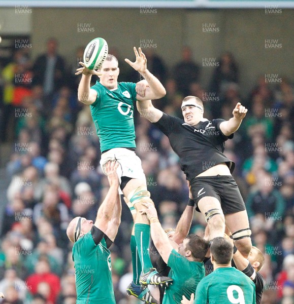 241113 - Guinness Series - Ireland v New Zealand  Devin Toner takes the lineout for Ireland(c) Huw Evans Agency