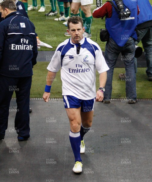 241113 - Guinness Series - Ireland v New Zealand  Referee Nigel Owens (WRU) leaves the field(c) Huw Evans Agency