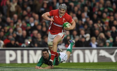 05.02.12 - Ireland v Wales - RBS Six Nations 2012 -.Jonathan Davies of Wales bets Rob Kearney of Ireland to score try..