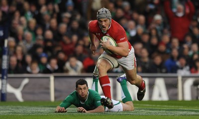 05.02.12 - Ireland v Wales - RBS Six Nations 2012 -.Jonathan Davies of Wales bets Rob Kearney of Ireland to score try..