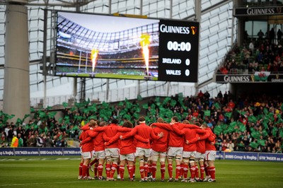 05.02.12 - Ireland v Wales - RBS Six Nations 2012 -.Wales players huddle..