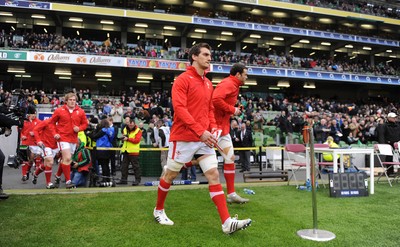 05.02.12 - Ireland v Wales - RBS Six Nations 2012 -.Sam Warburton of Wales runs out..