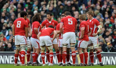 05.02.12 - Ireland v Wales - RBS Six Nations 2012 -.Wales players huddle..