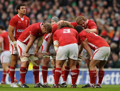 05.02.12 - Ireland v Wales - RBS Six Nations 2012 -.Wales players huddle..