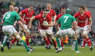 05.02.12  Ireland  v Wales .Wales' Ryan Jones takes on Sean O'Brien and Paul O'Connell of Ireland..