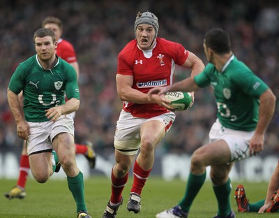 05.02.12  Ireland  v Wales .Wales' Jonathan Davies runs in to score a try..