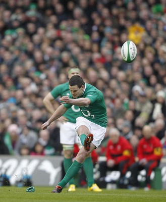 05.02.12 - Ireland v Wales - RBS Six Nations.Ireland's Jonathan Sexton kicks the first penalty.