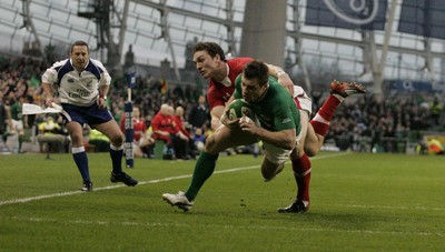 05.02.12 - Ireland v Wales - RBS Six Nations.Ireland's Tommy Bowe beats the tackle of Wales' George North to score the second try for Ireland.