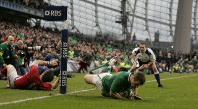 05.02.12 - Ireland v Wales - RBS Six Nations.Ireland's Tommy Bowe beats the tackle of Wales' George North to score the second try for Ireland.