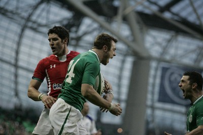 05.02.12 - Ireland v Wales - RBS Six Nations.Ireland's Tommy Bowe celebrates his try with Rob Kearney.