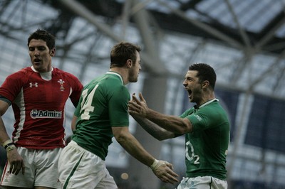 05.02.12 - Ireland v Wales - RBS Six Nations.Ireland's Tommy Bowe celebrates his try with Rob Kearney.