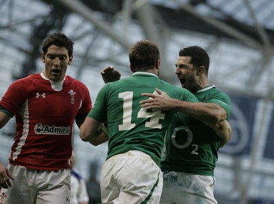 05.02.12 - Ireland v Wales - RBS Six Nations.Ireland's Tommy Bowe celebrates his try with Rob Kearney.