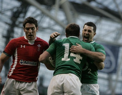 05.02.12 - Ireland v Wales - RBS Six Nations.Ireland's Tommy Bowe celebrates his try with Rob Kearney.