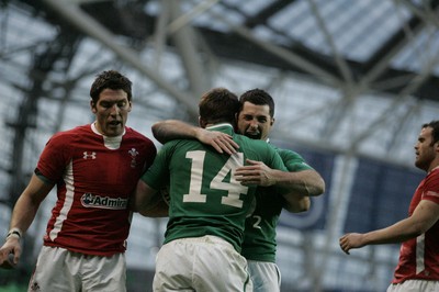 05.02.12 - Ireland v Wales - RBS Six Nations.Ireland's Tommy Bowe celebrates his try with Rob Kearney.